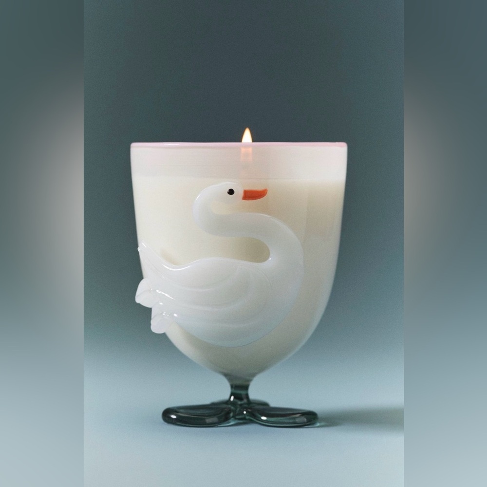 Anthropologie Pauline Fresh Vanilla Orchid & Sea Salt Glass Swan Candle NEW